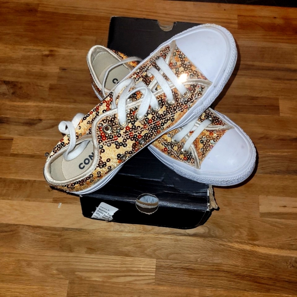 Size 6.5 women's Converse